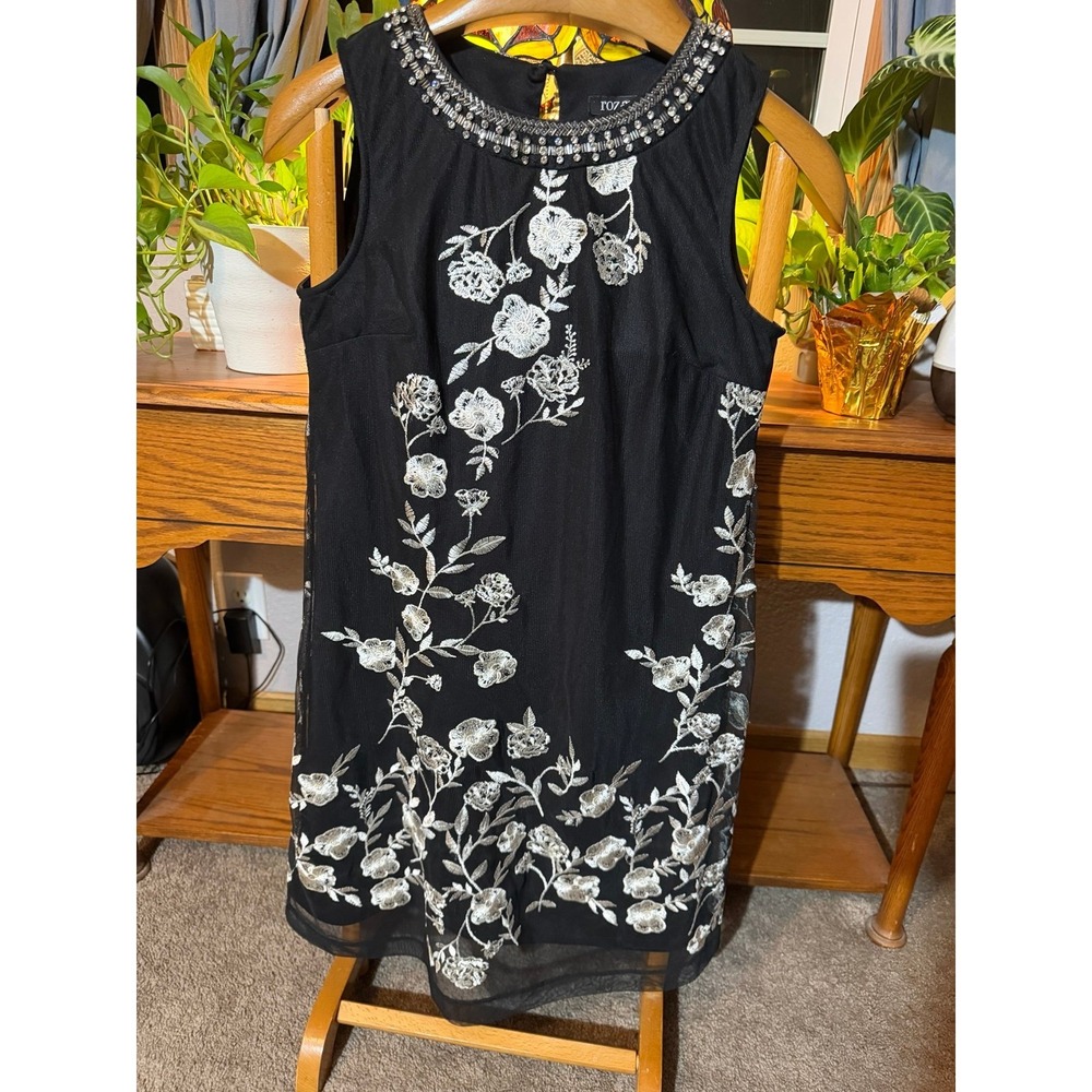 Roz&Ali embroidered flowered sleeveless dress.  Wedding, party. Beaded neck SZ 2